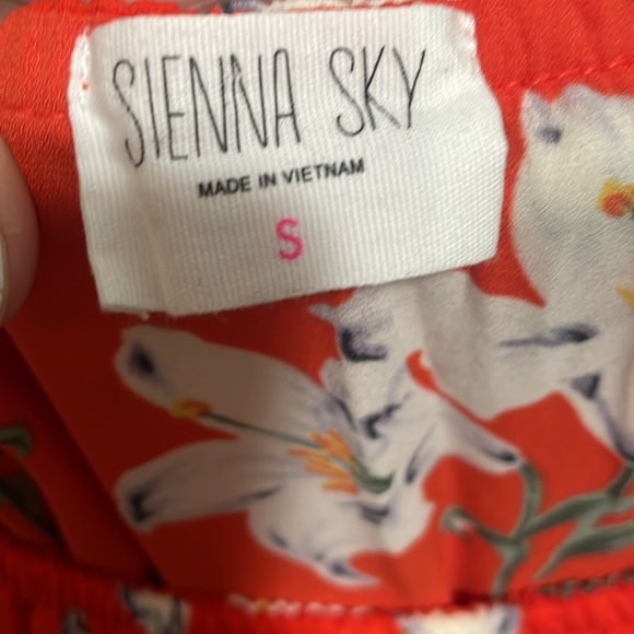 Tropical off the shoulder top - Picture 3 of 3